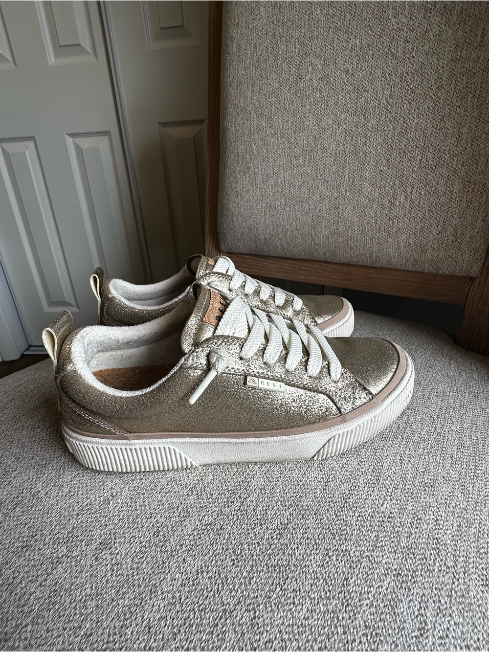 REEF Women's Lay Day Dawn Sneakers Champagne Suede good condition size 7.5